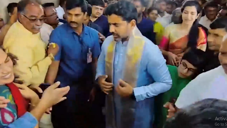 nara lokesh at mangalagiri lakshmi narasimha swamy temple